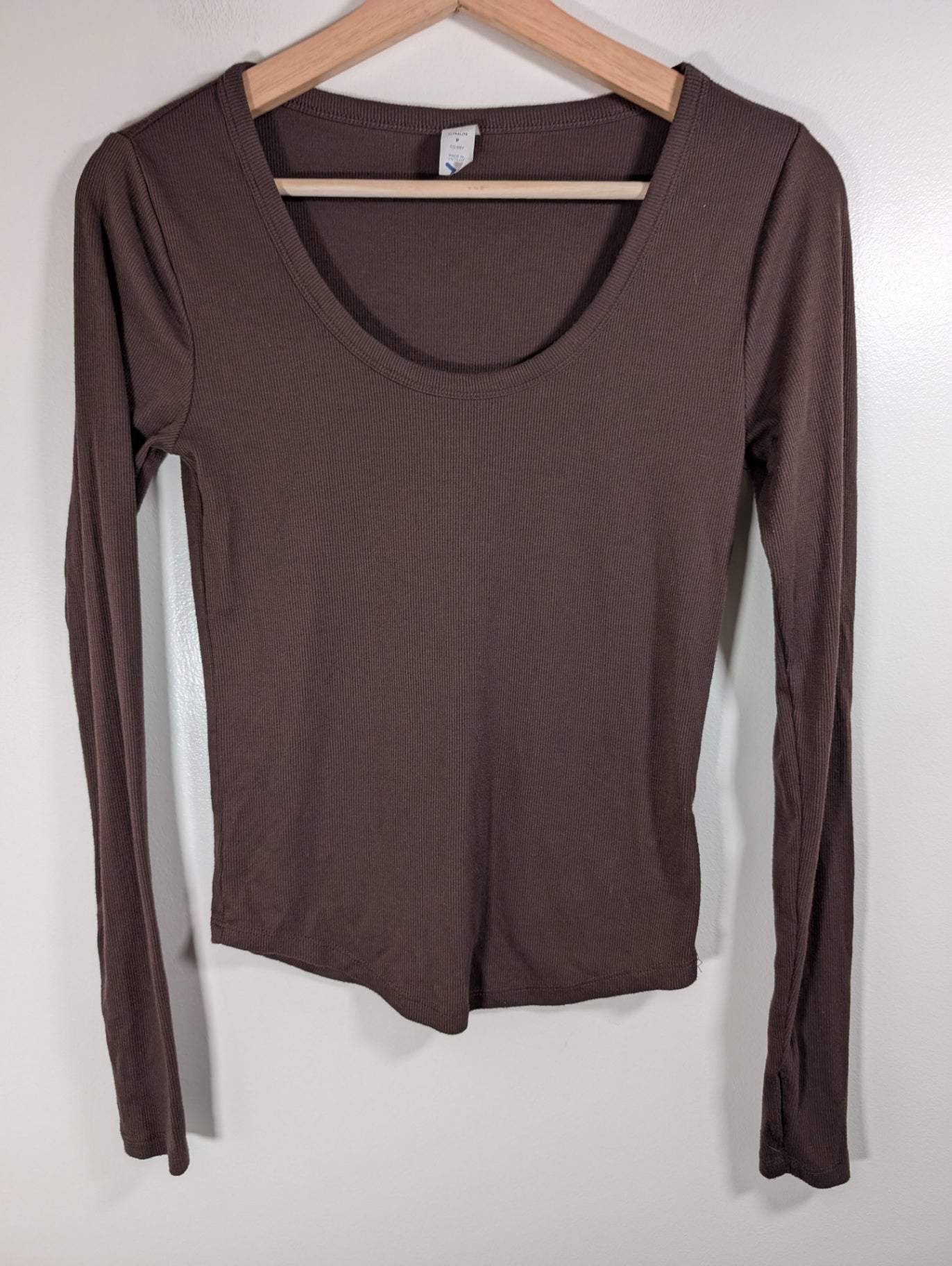Old Navy ultralite go-dry ribbed long-sleeve - Small
