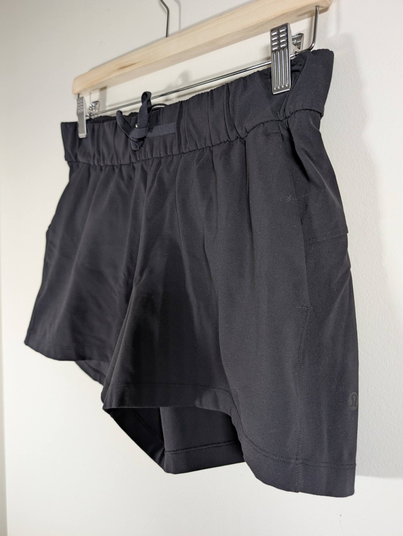 Lululemon on the fly black woven short - SZ 8