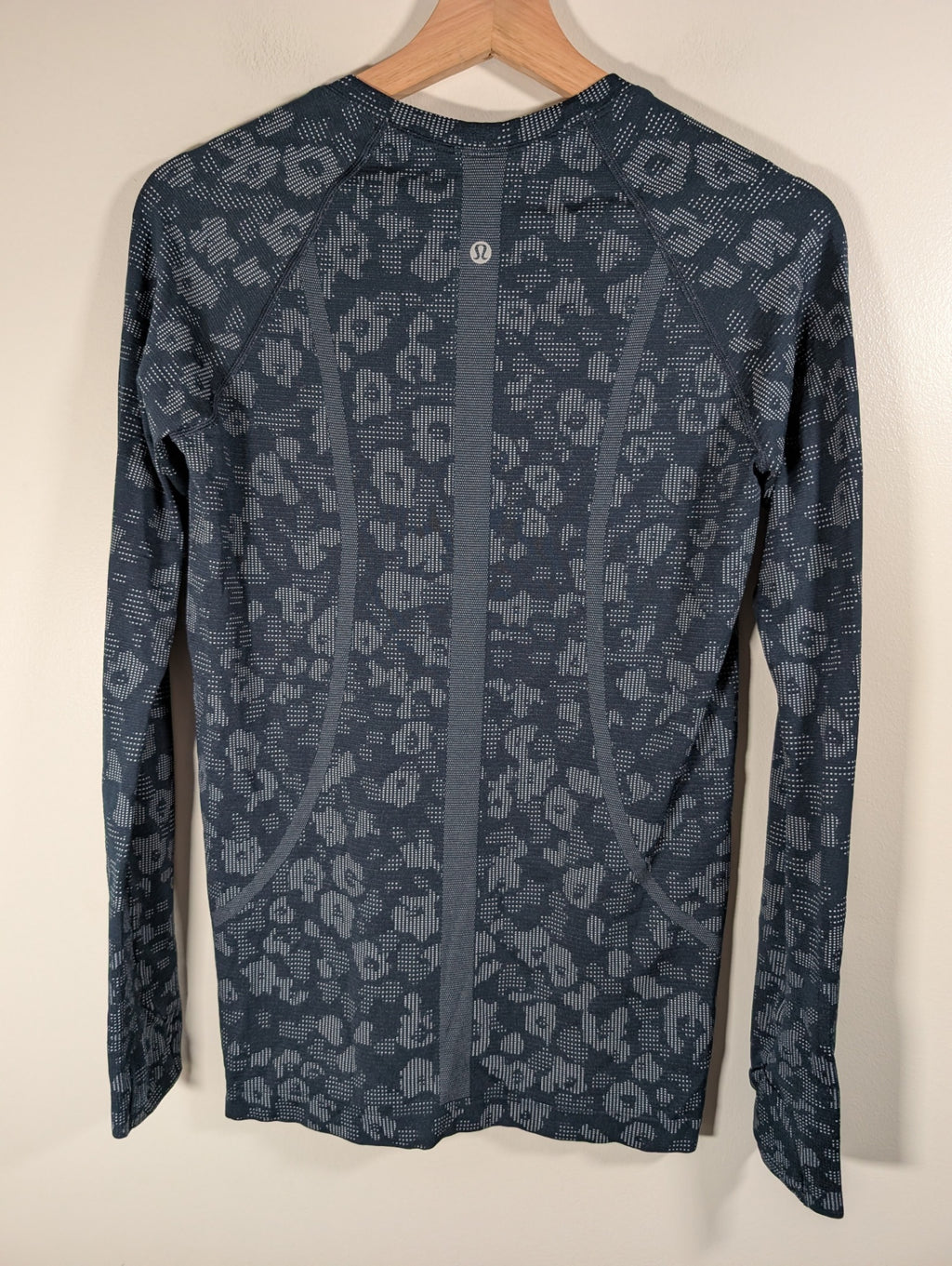Lululemon swiftly tech long-sleeve crew - SZ 8