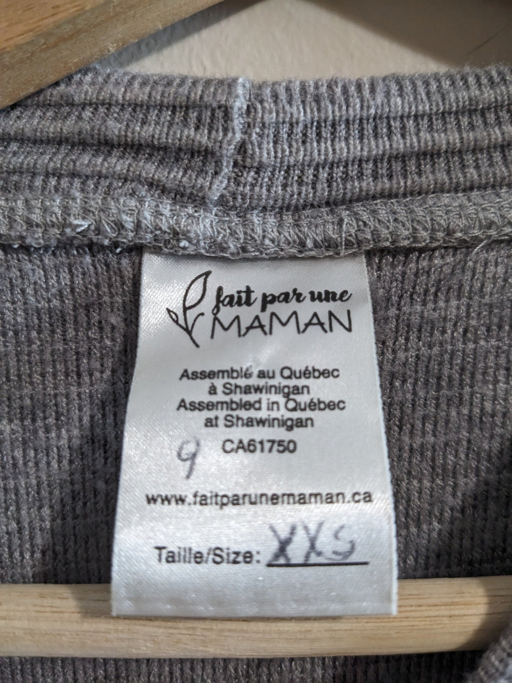 Fait par une MAMAN Long Sleeve Knit - 2XS (appears small)