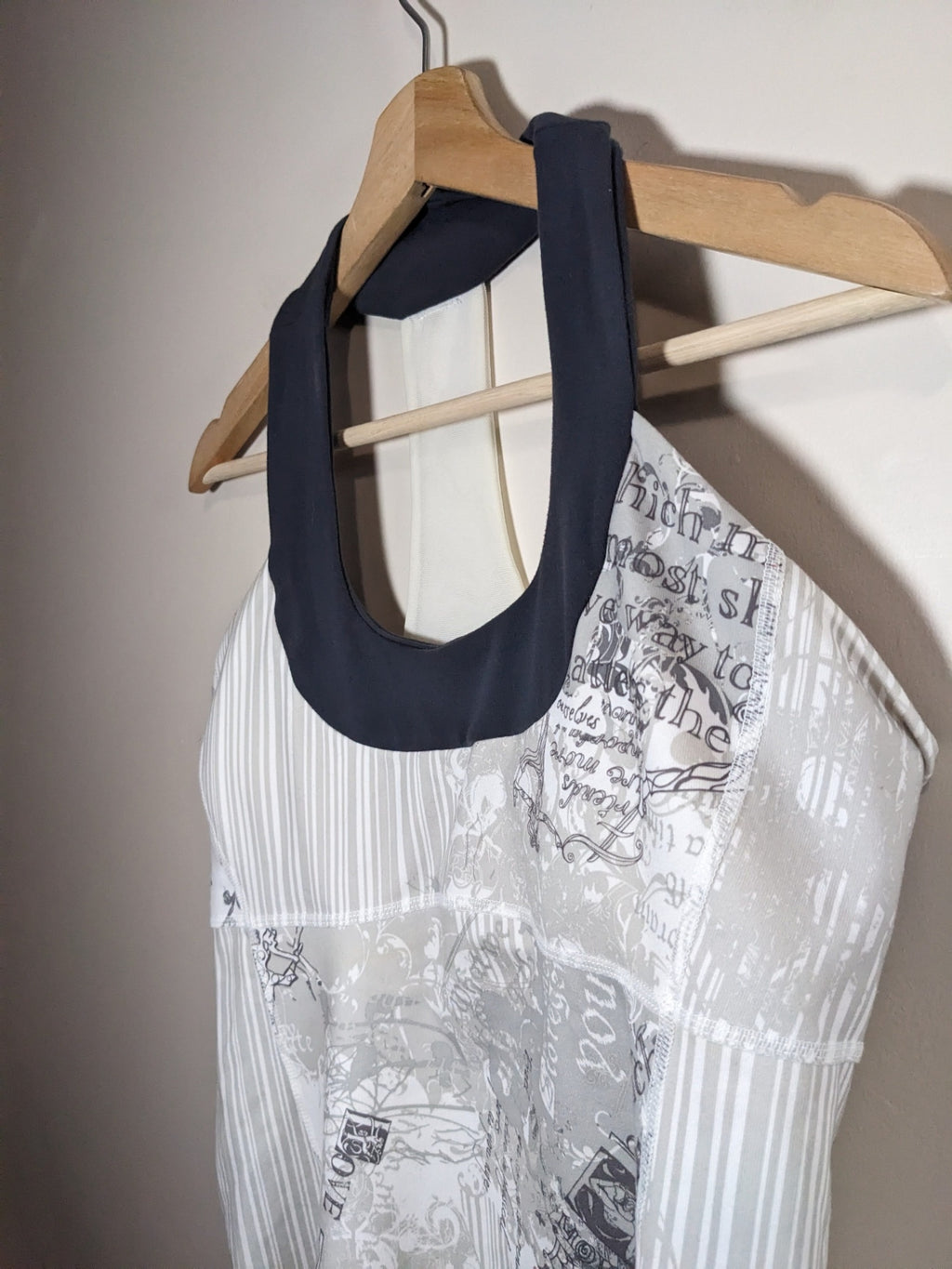 Lululemon White Writing Tank Top - sz 10