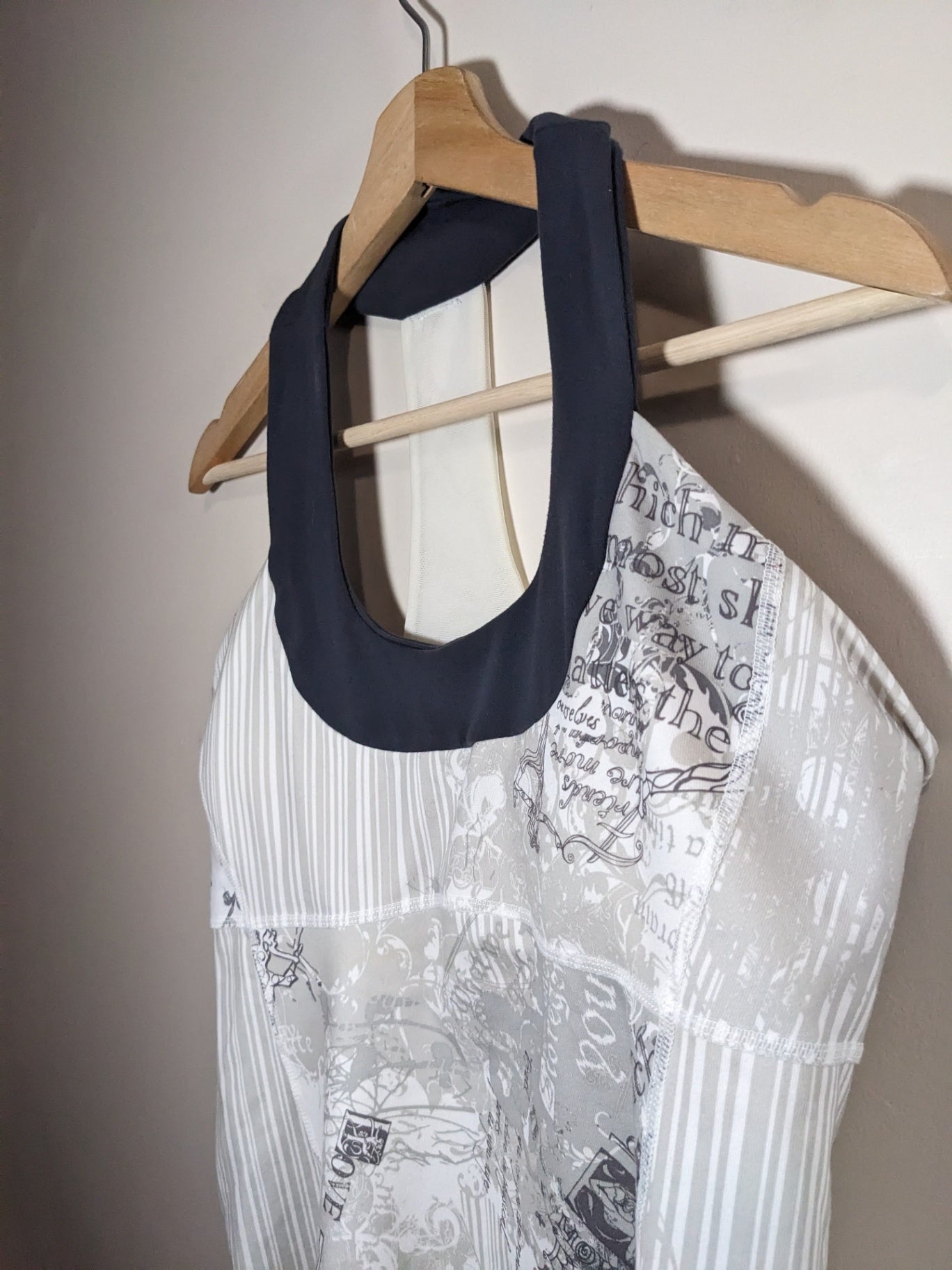 Lululemon White Writing Tank Top - sz 10