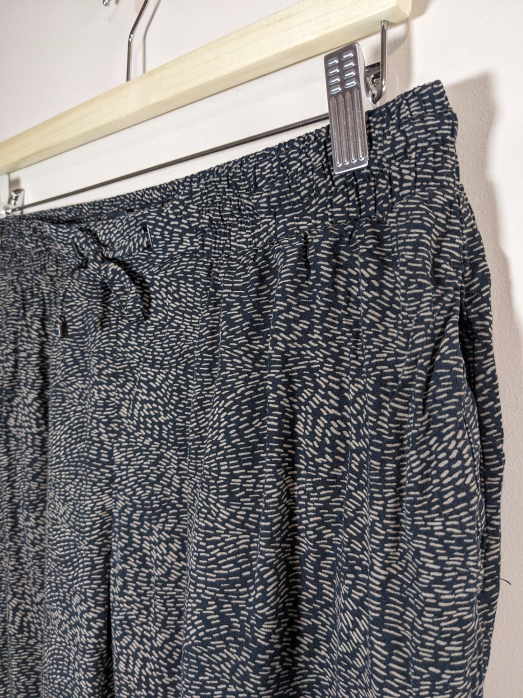 Reitmans Petite Black Patterned Pants - sz 8