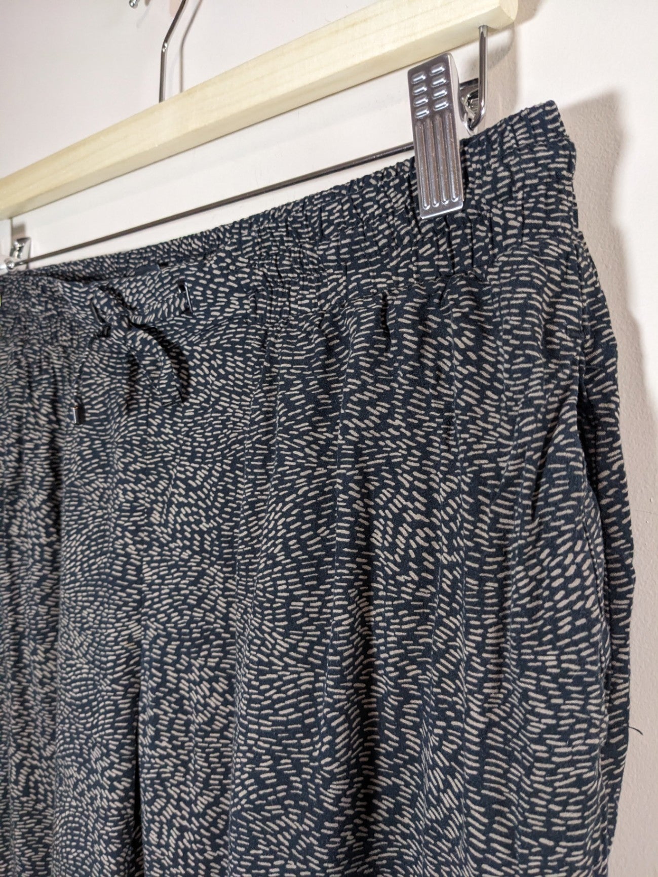Reitmans Petite Black Patterned Pants - sz 8