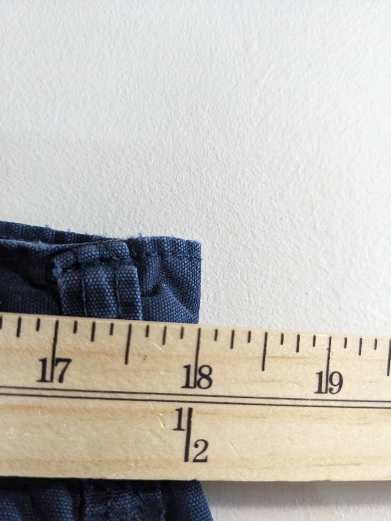 Denver Hayes Navy Cargo Shorts - sz 36