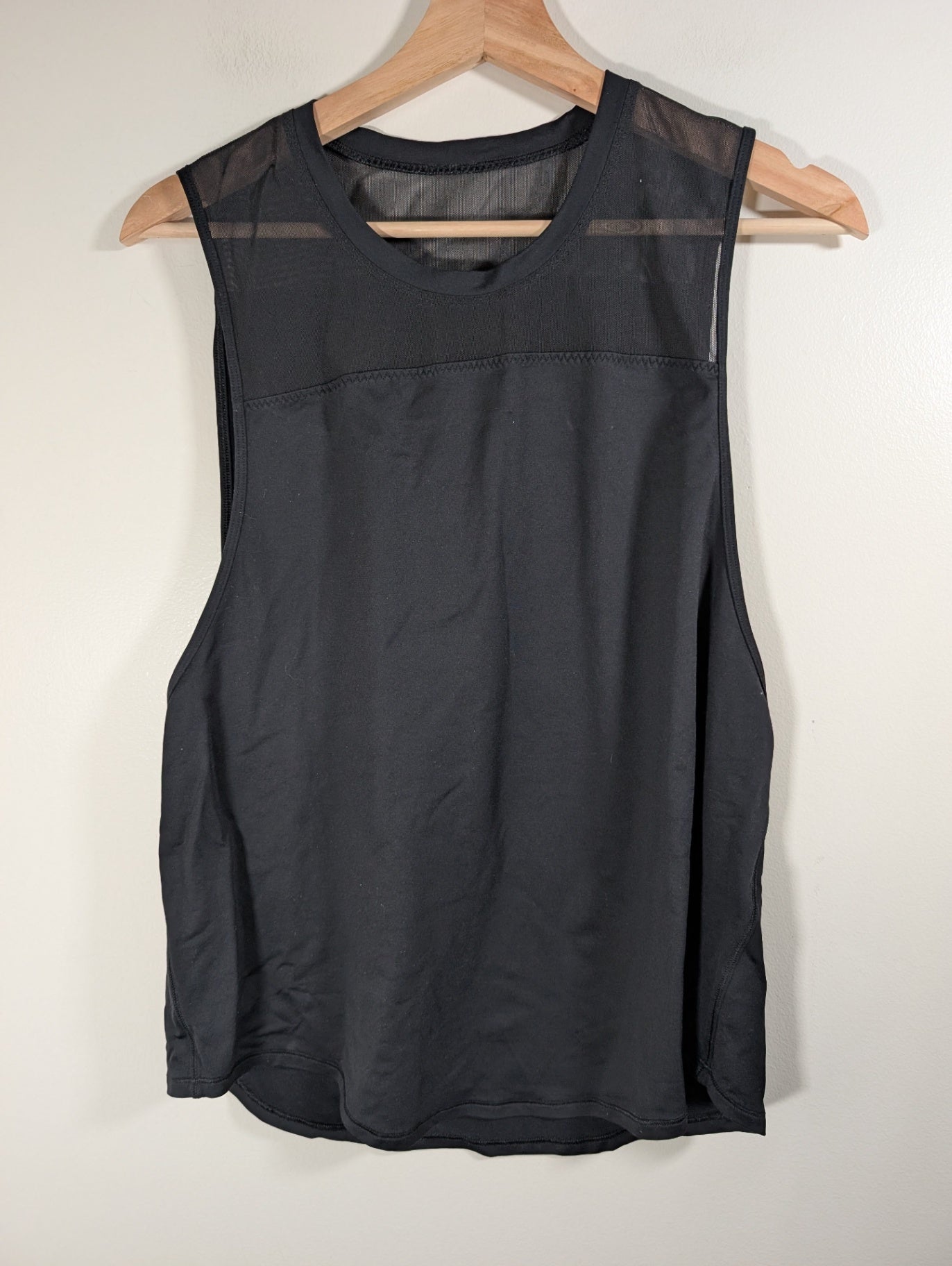Lululemon black tank - appears SZ 6