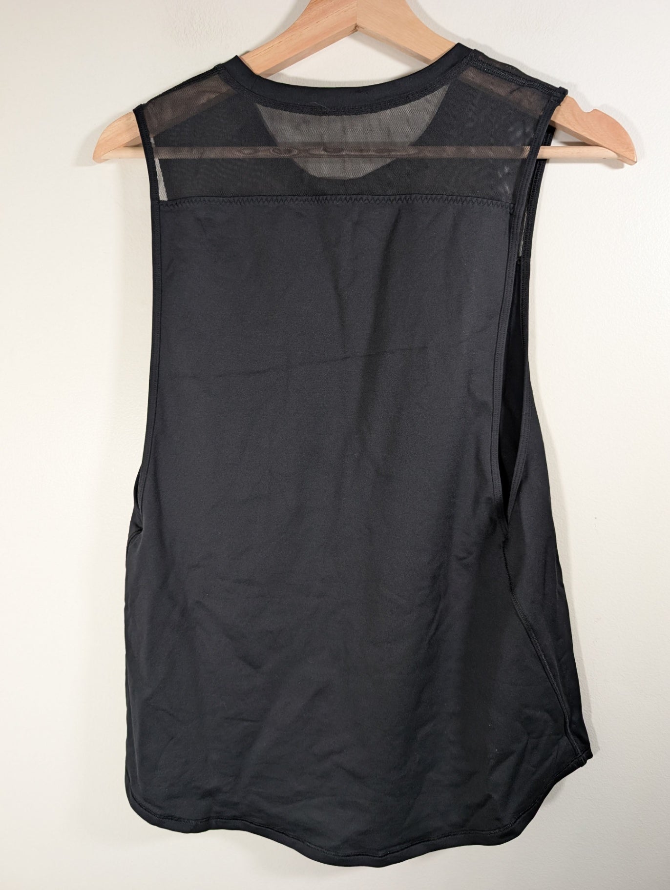 Lululemon black tank - appears SZ 6