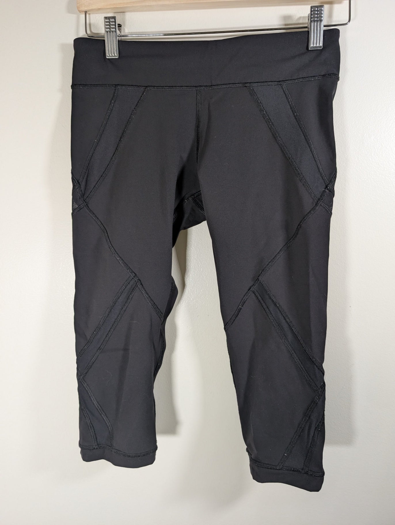 Lululemon black crop  - SZ 6