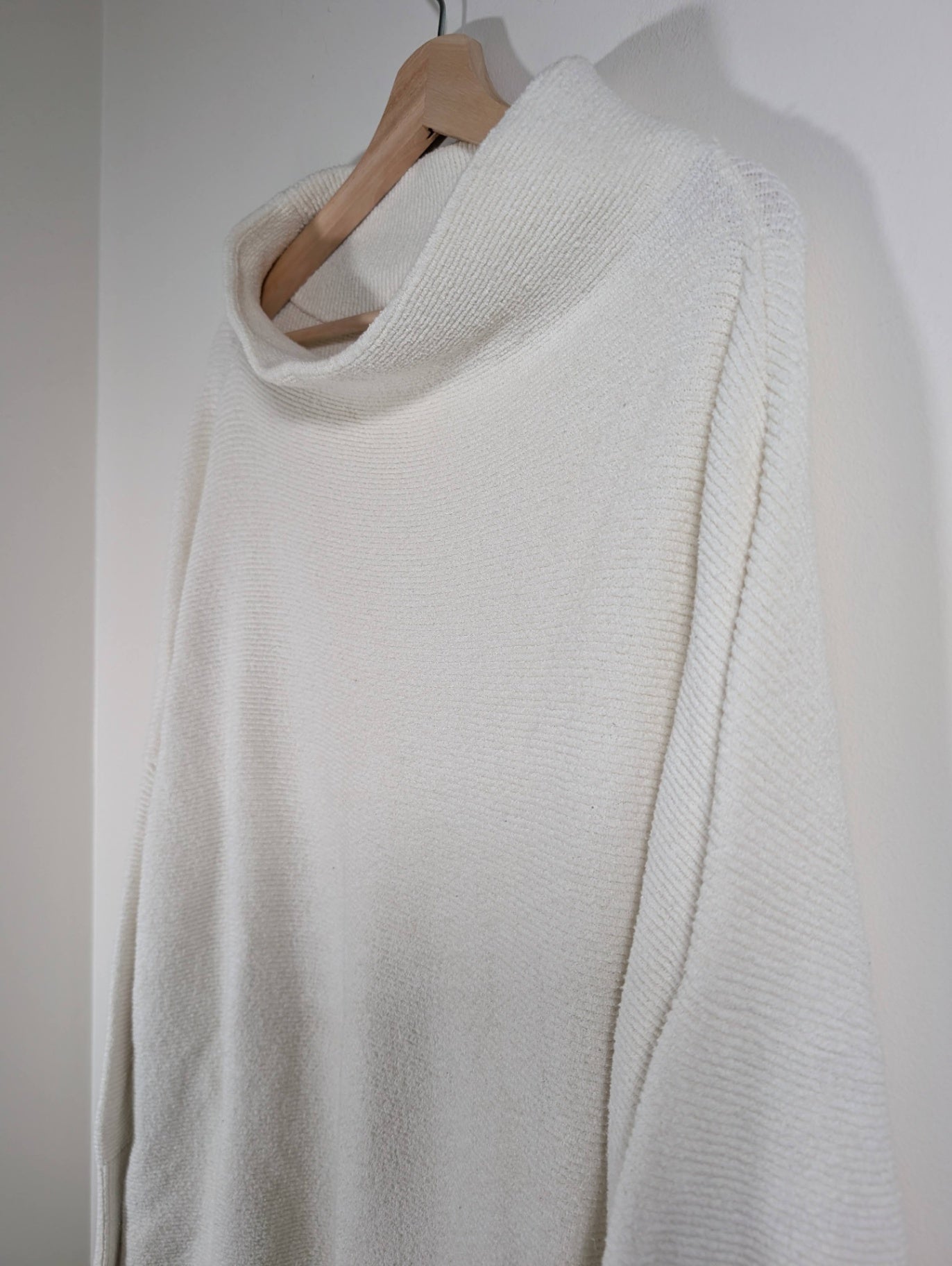 Free People white slouchy tunic sweater - Medium