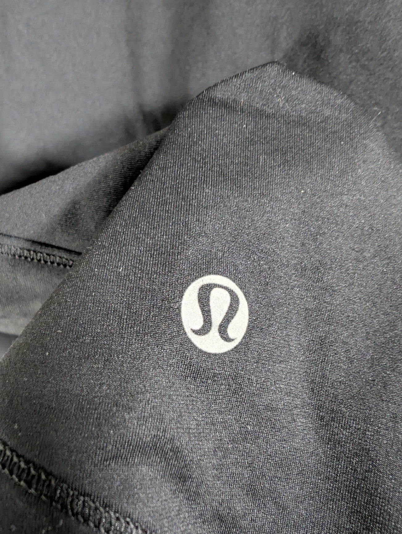 Lululemon black tank - appears SZ 6