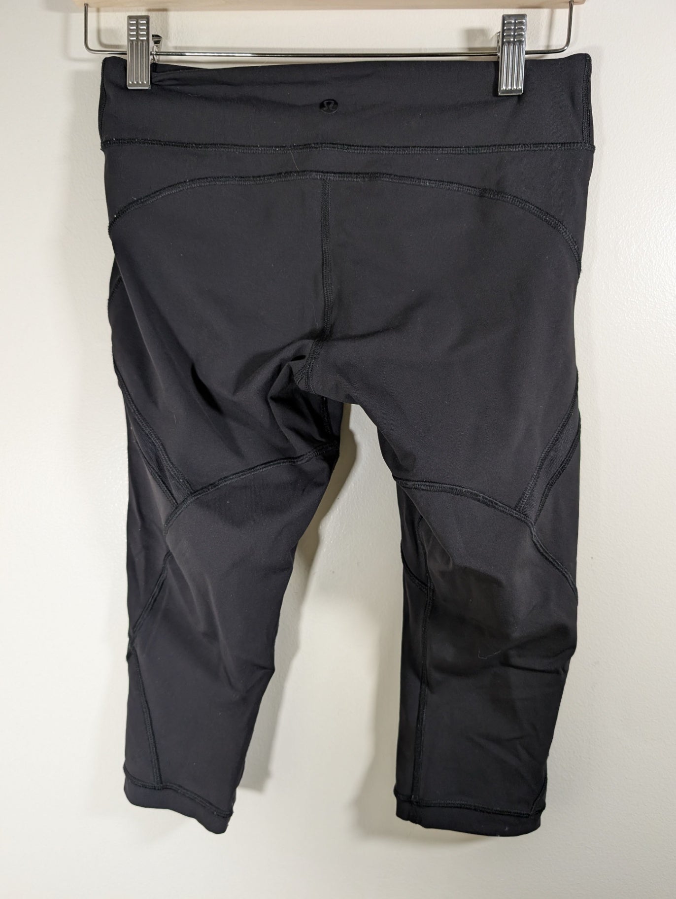 Lululemon black crop  - SZ 6