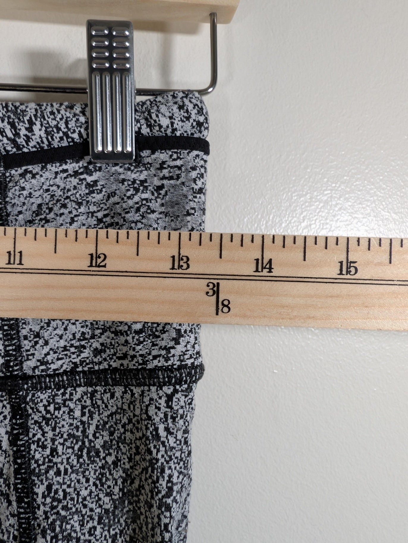 Lululemon outrun crop - appears SZ 6