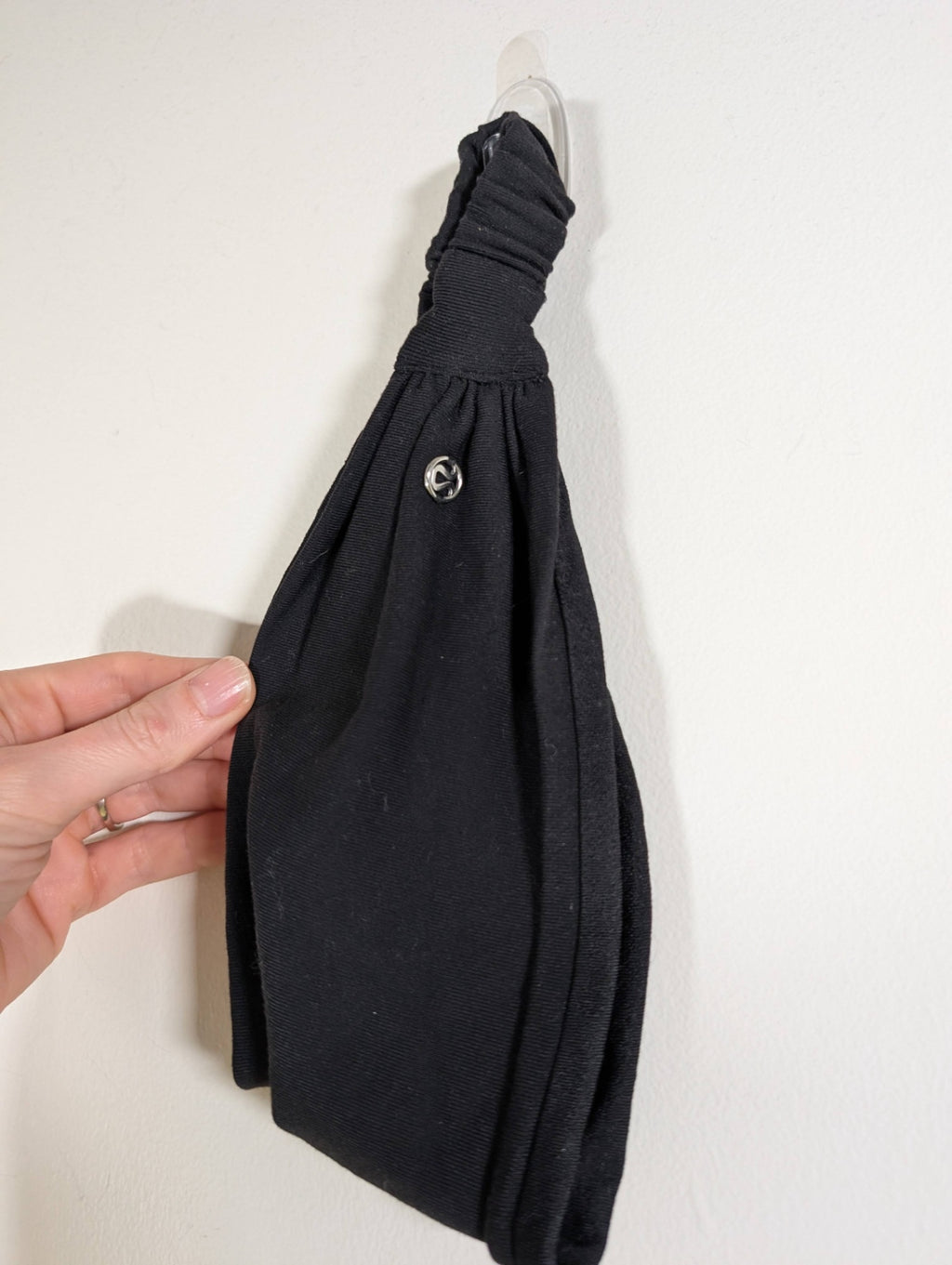 Lululemon black headband 