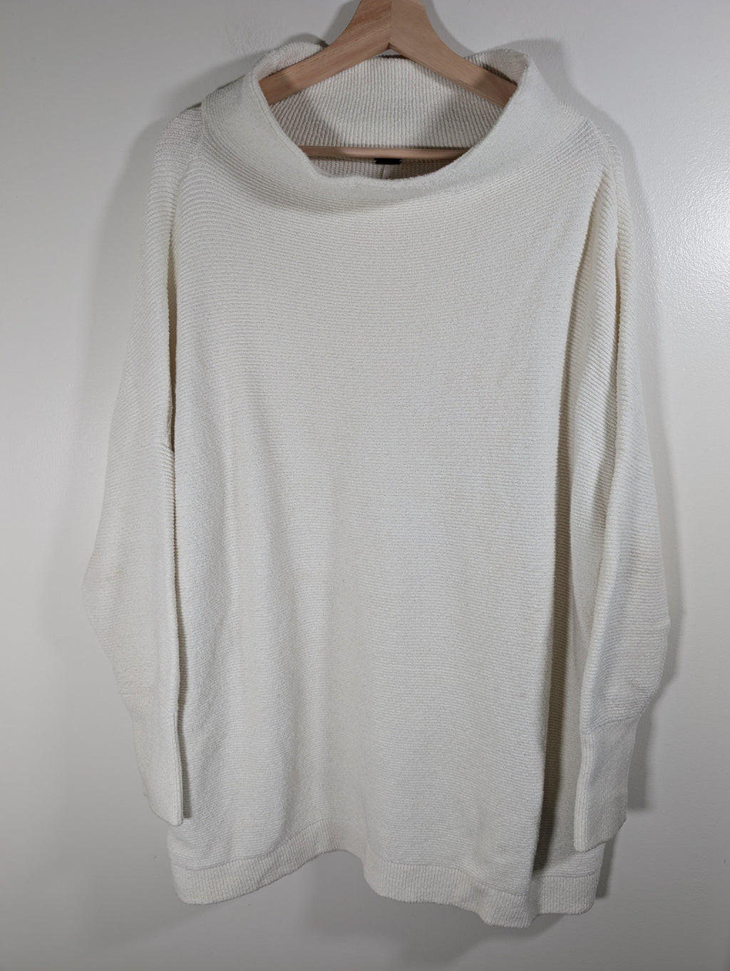 Free People white slouchy tunic sweater - Medium