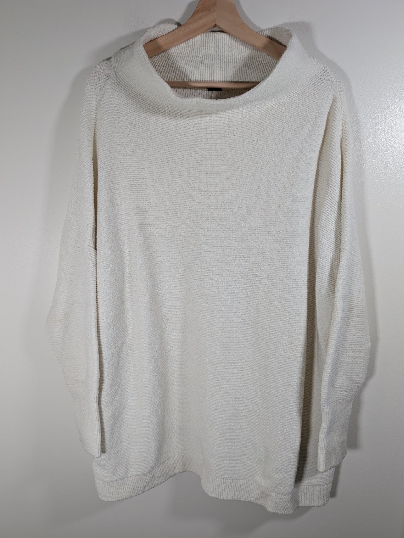 Free People white slouchy tunic sweater - Medium