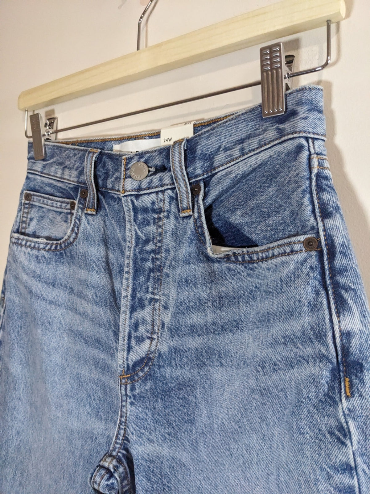 NWT Denim Forum The 90's Boyfriend Jeans - sz 24