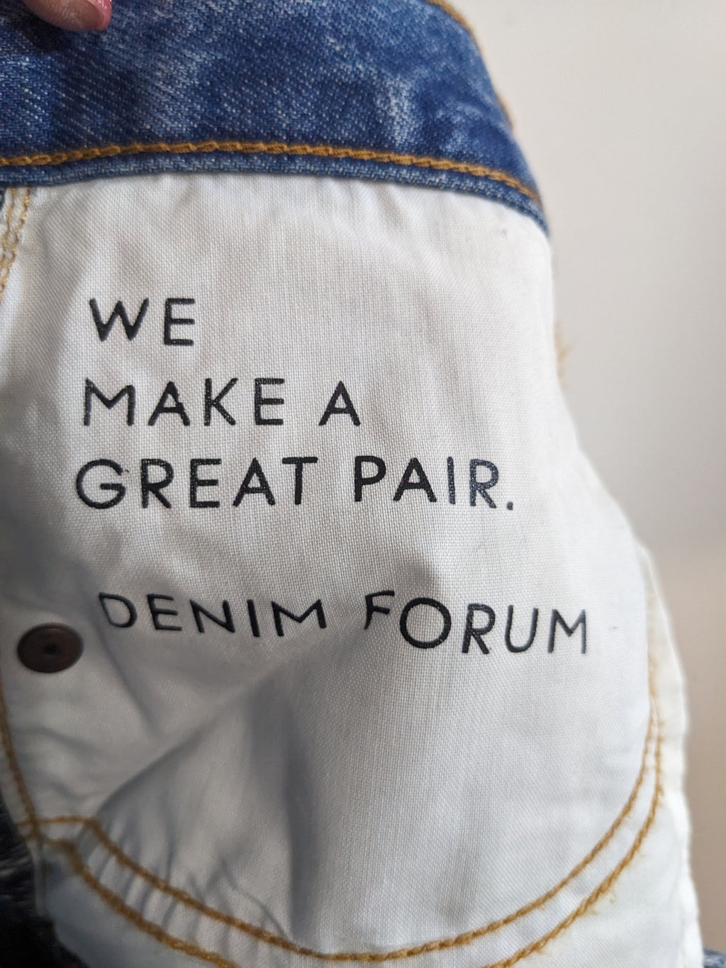 NWT Denim Forum The 90's Boyfriend Jeans - sz 24