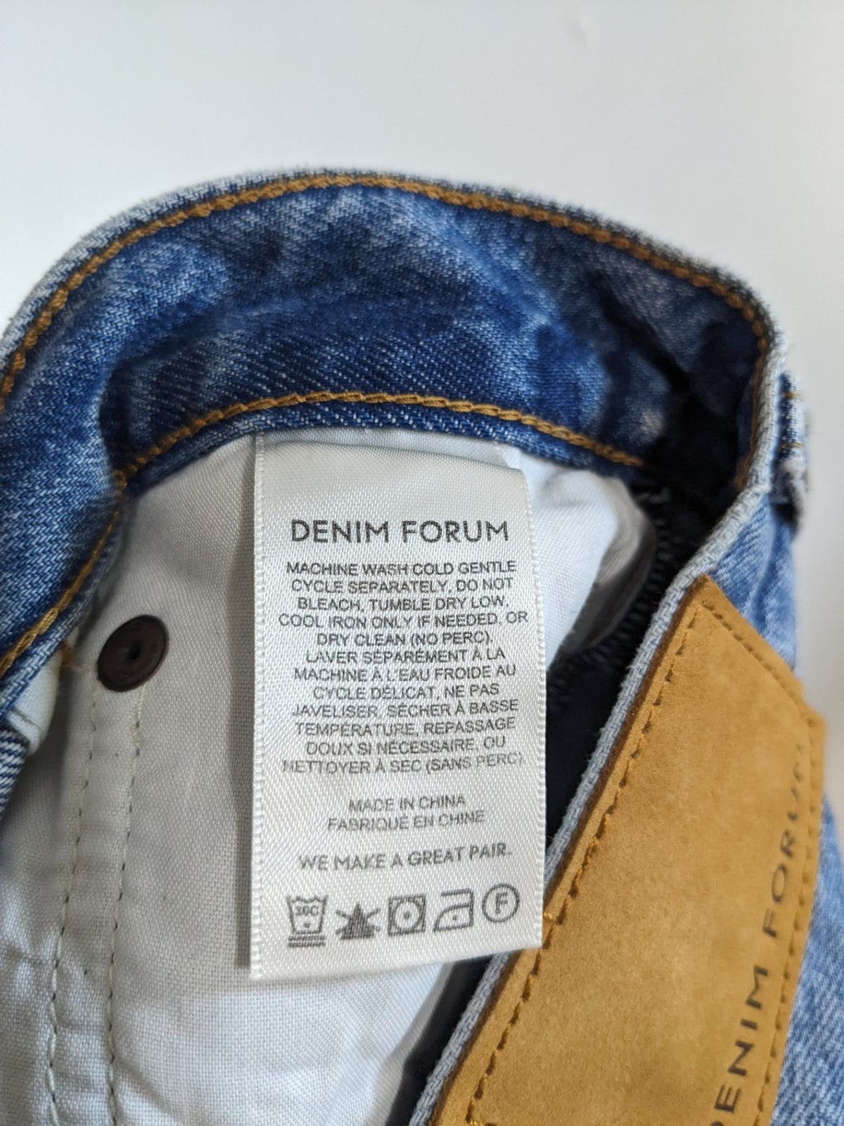 NWT Denim Forum The 90's Boyfriend Jeans - sz 24