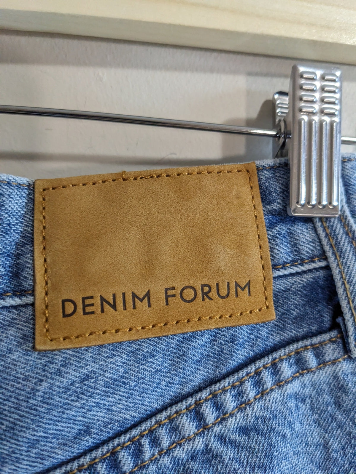 NWT Denim Forum The 90's Boyfriend Jeans - sz 24