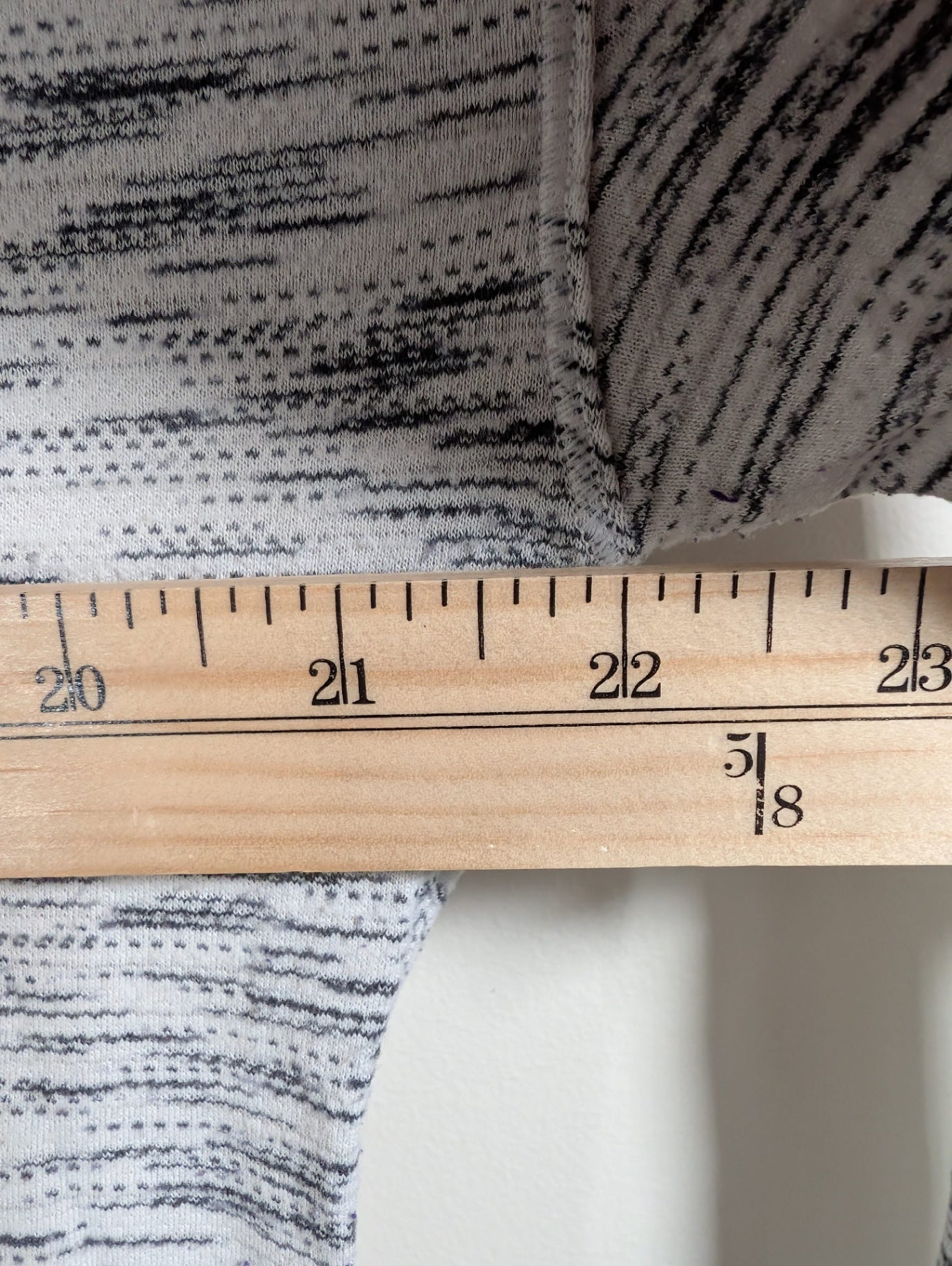 Lululemon long-sleeve - appears Sz 6