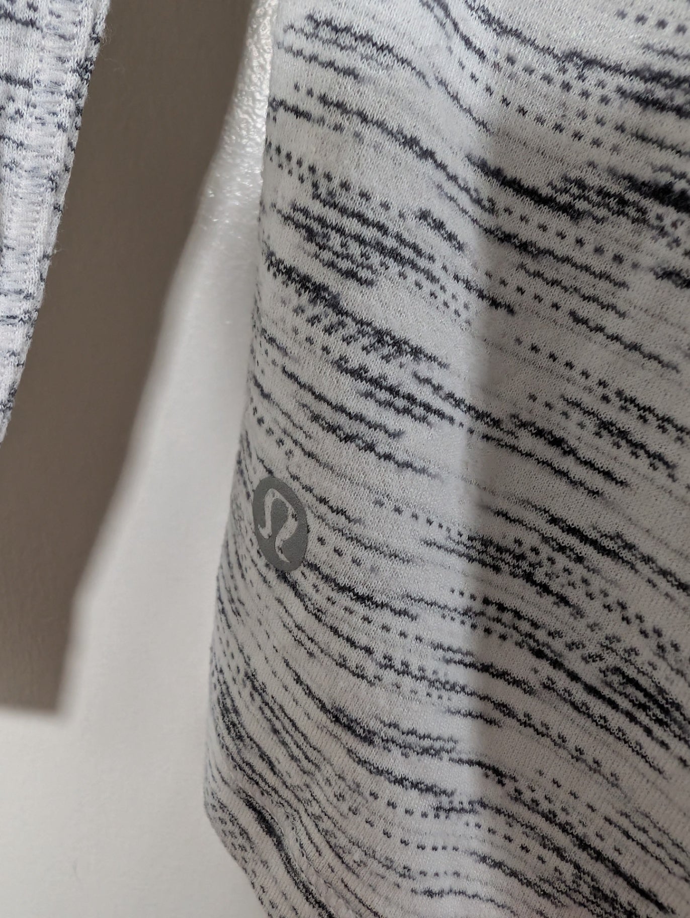 Lululemon long-sleeve - appears Sz 6