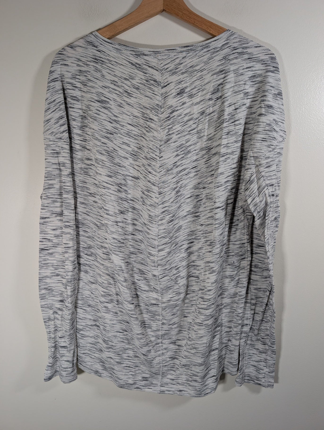 Lululemon long-sleeve - appears Sz 6