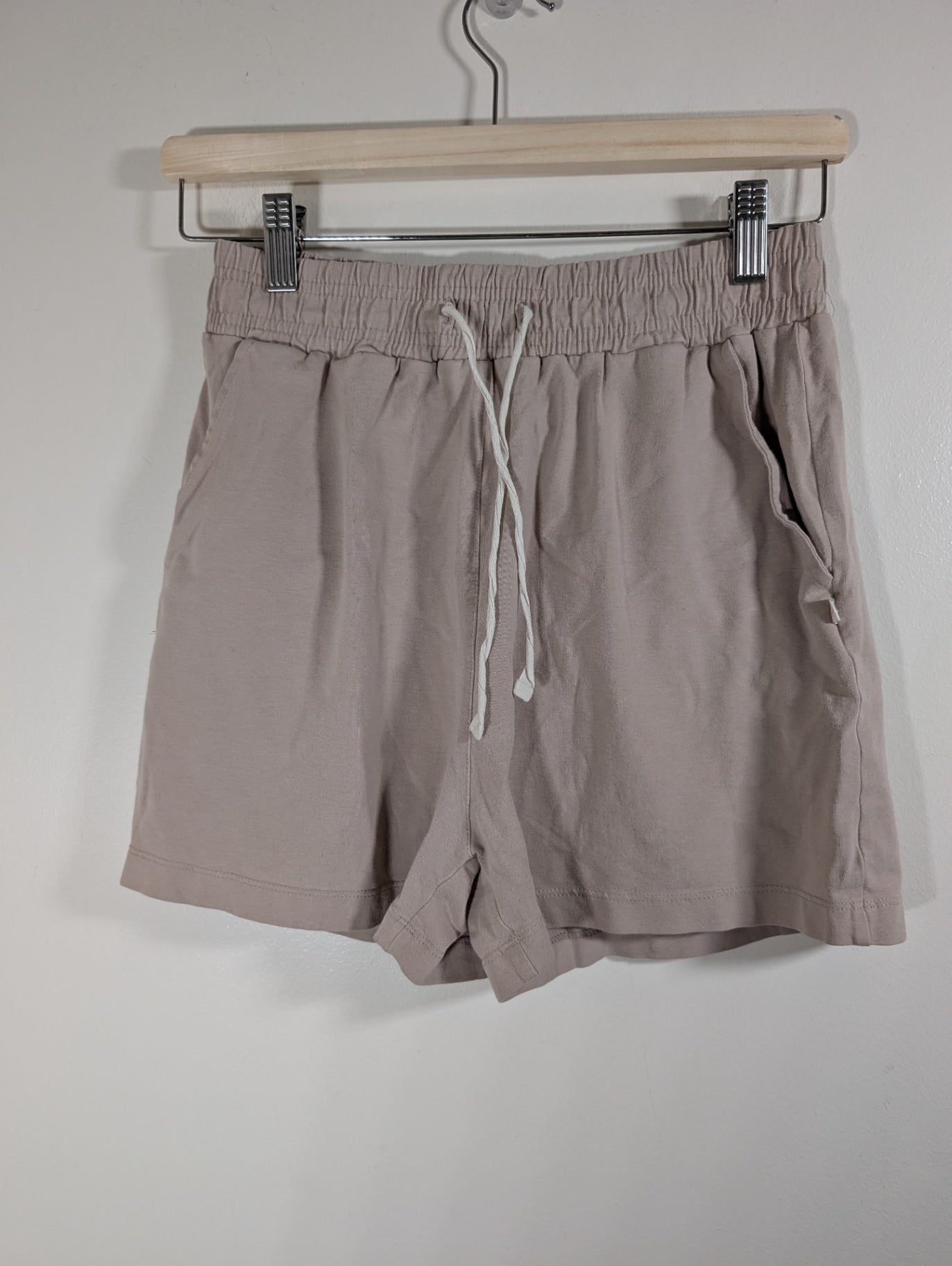 Jax + Lennon beige shorts - Medium
