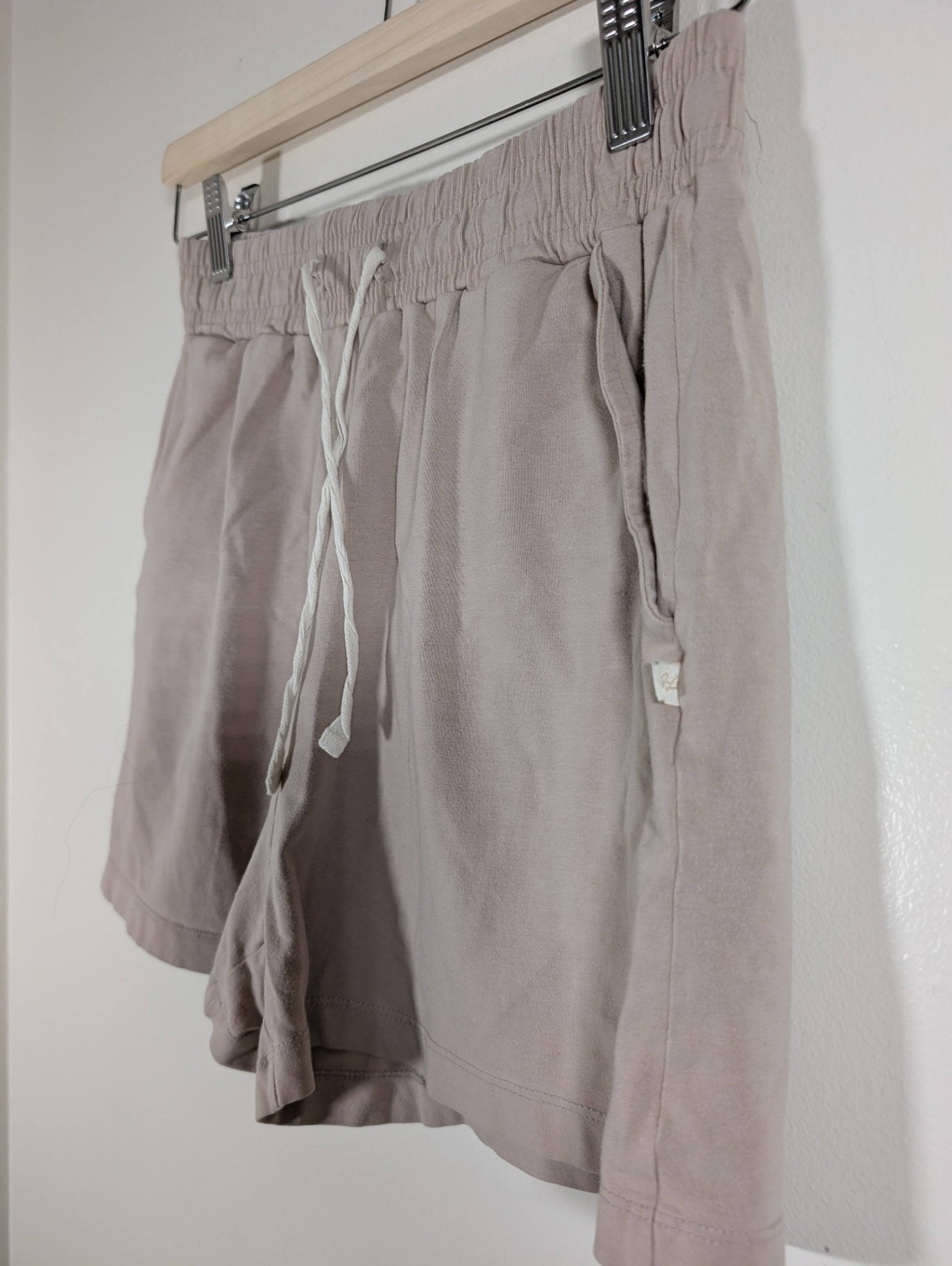 Jax + Lennon beige shorts - Medium