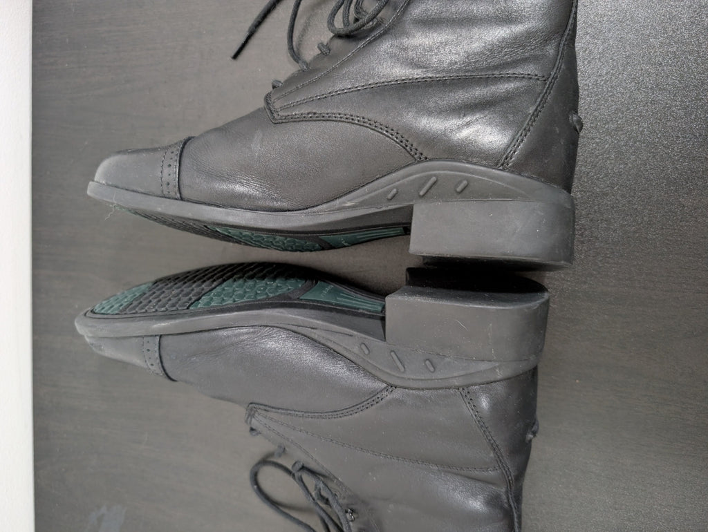 Ariat black lace up boots - SZ 7