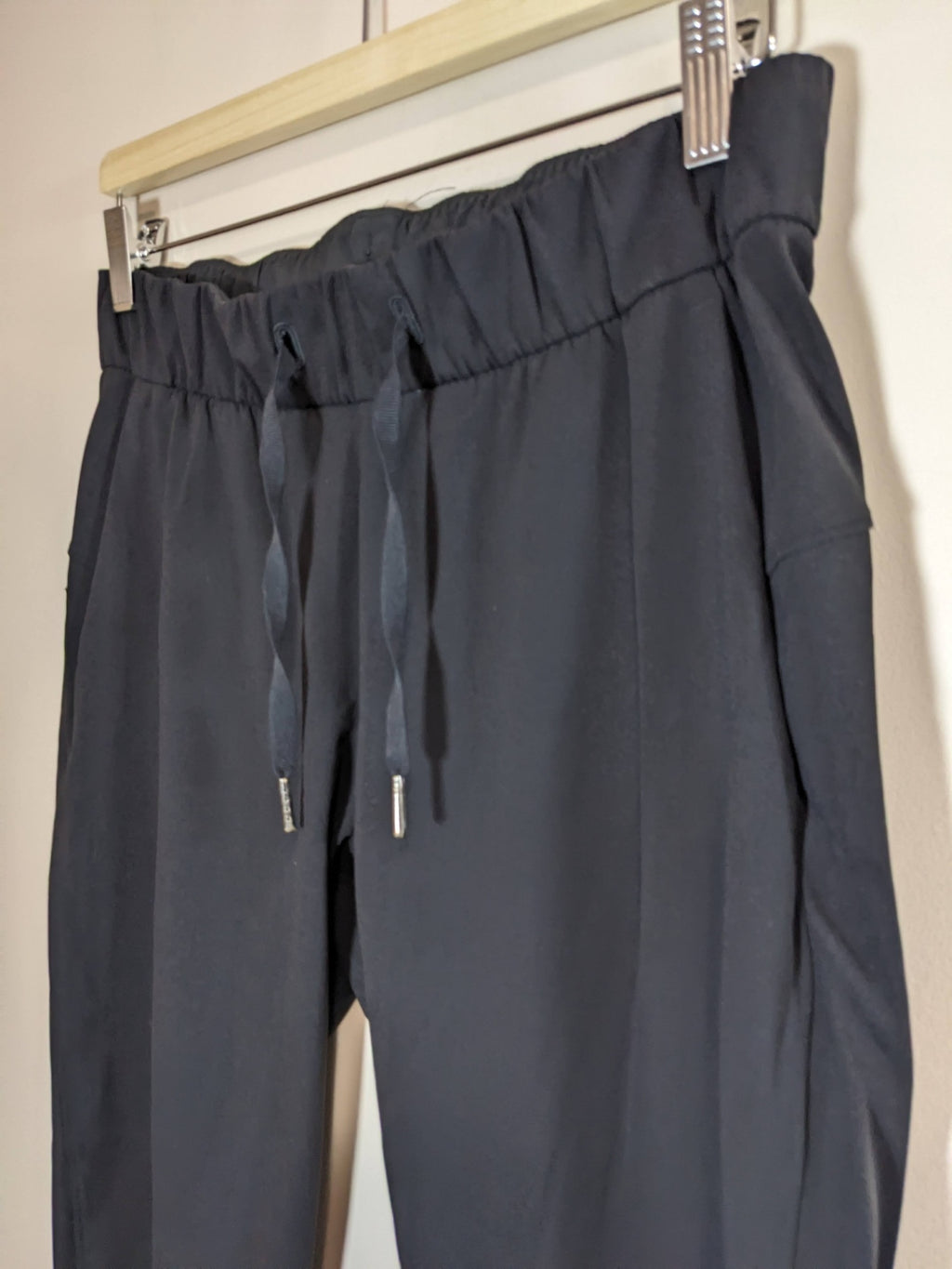 Lululemon Black Woven On The Fly Pants - sz 6