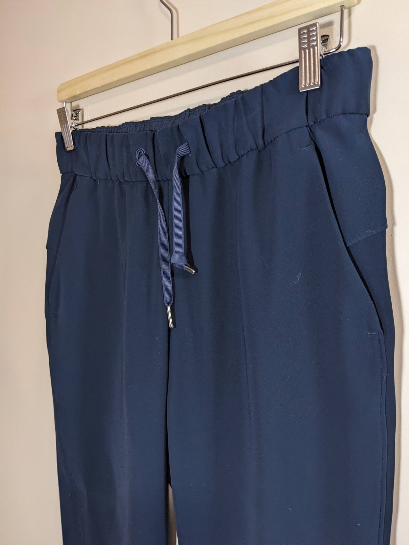 Lululemon Navy On The Fly Pants - sz 6