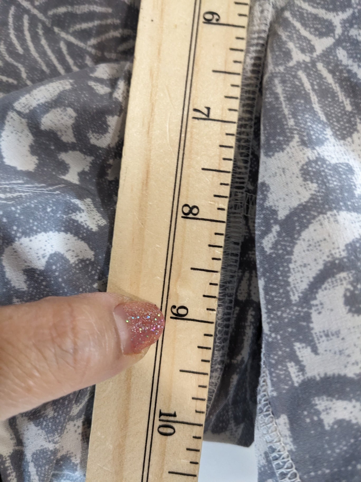 Lululemon Grey Floral Speed Shorts - sz 4