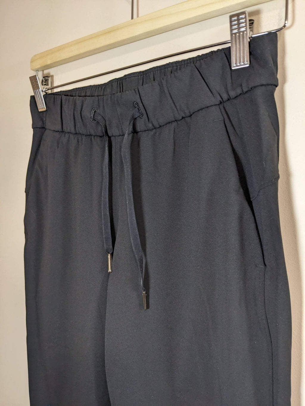 Lululemon Black On The Fly Pants - sz 4