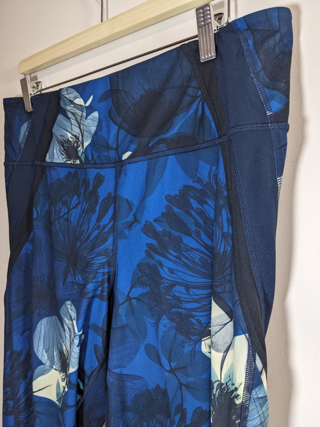 New Balance Blue Floral Leggings - XL