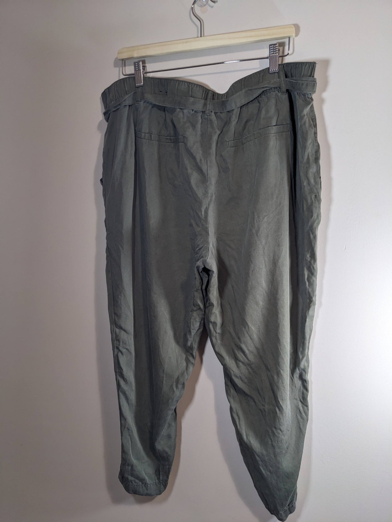 Reitmans Olive Tie Pants - sz 18
