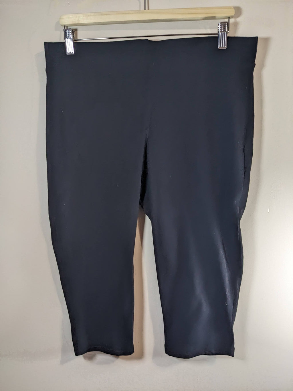 Torrid Black Capri Leggings - 2XL