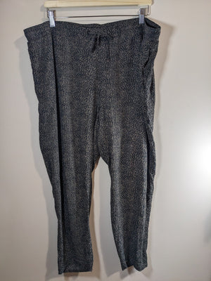 Reitmans Black Pattern Pants - 20 petite