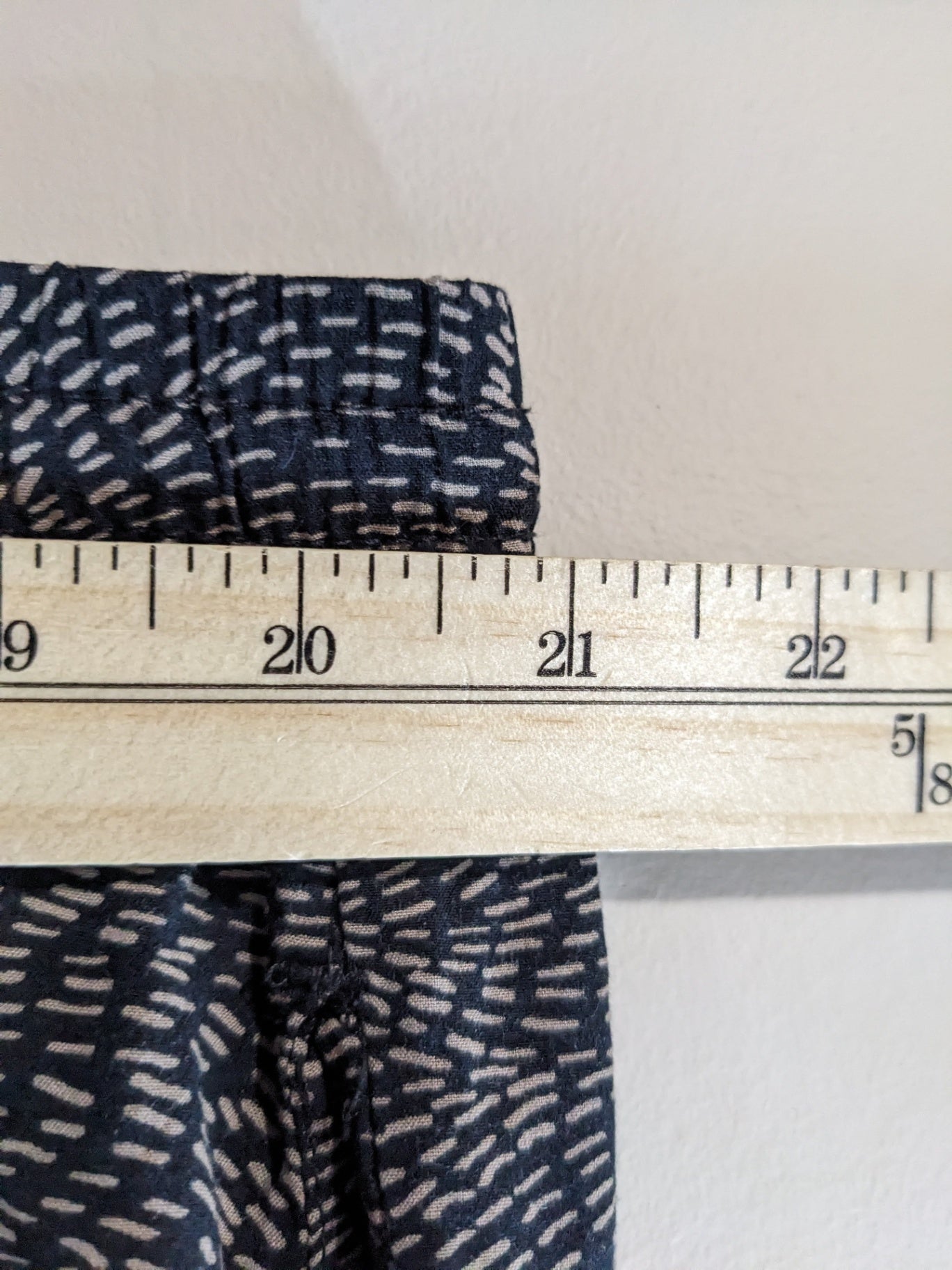 Reitmans Black Pattern Pants - 20 petite
