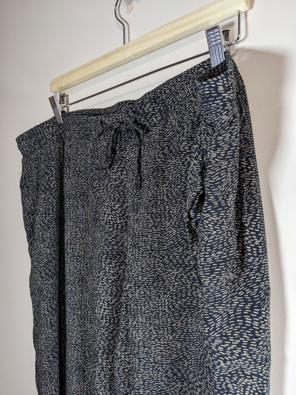 Reitmans Black Pattern Pants - 20 petite