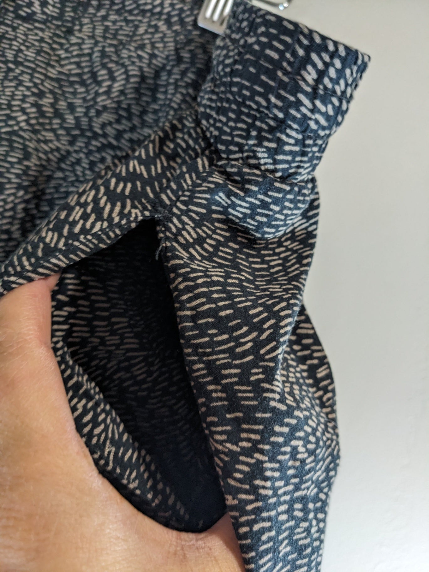Reitmans Black Pattern Pants - 20 petite