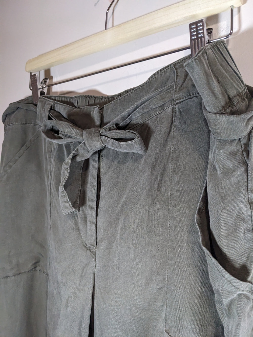 Reitmans Olive Tie Pants - sz 18