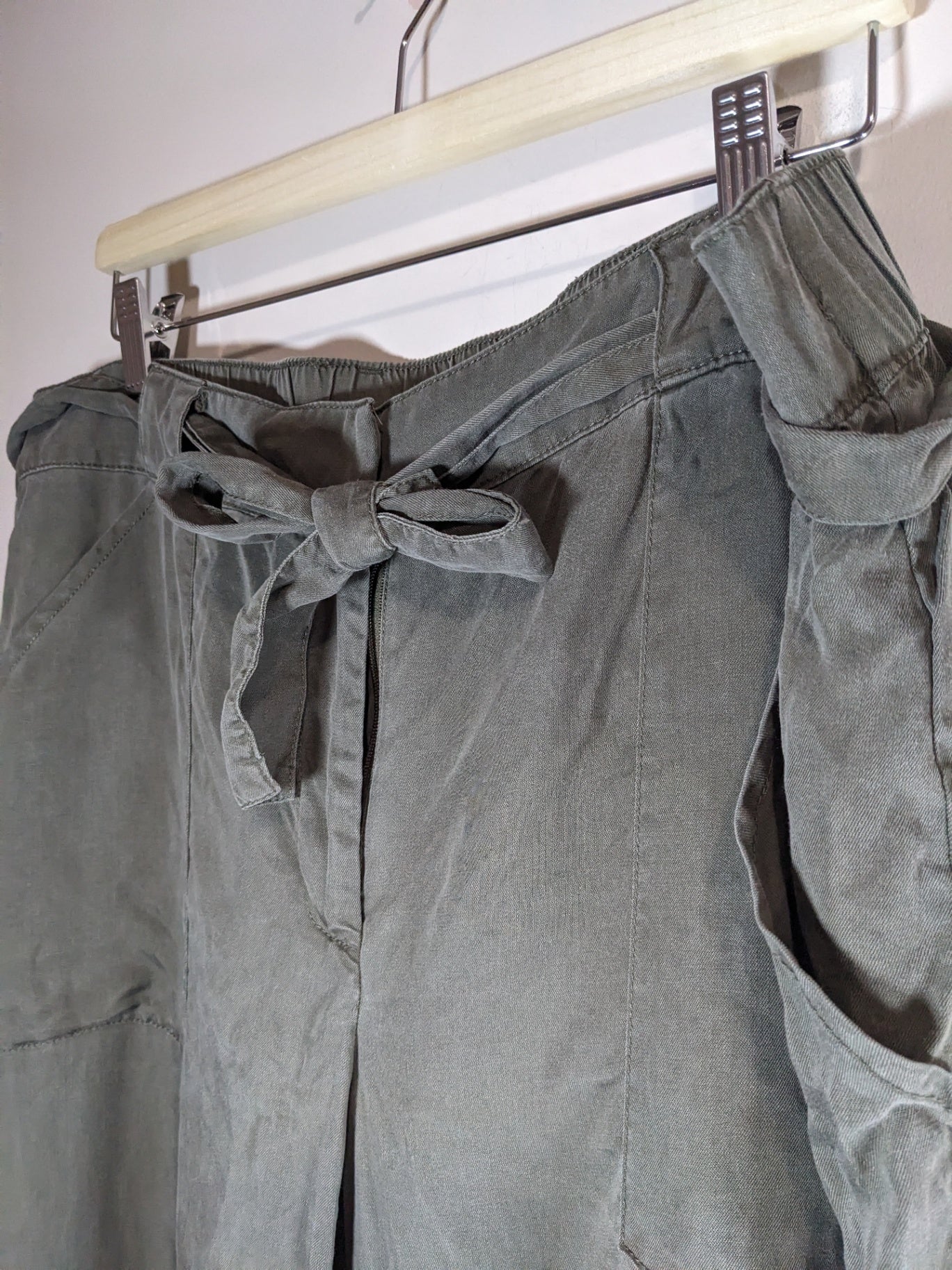 Reitmans Olive Tie Pants - sz 18