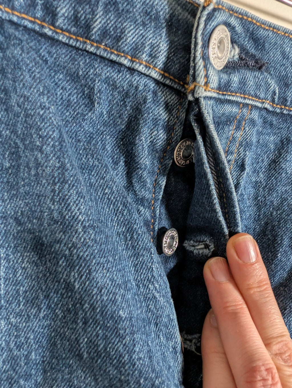 Levi's distressed shorts - 16