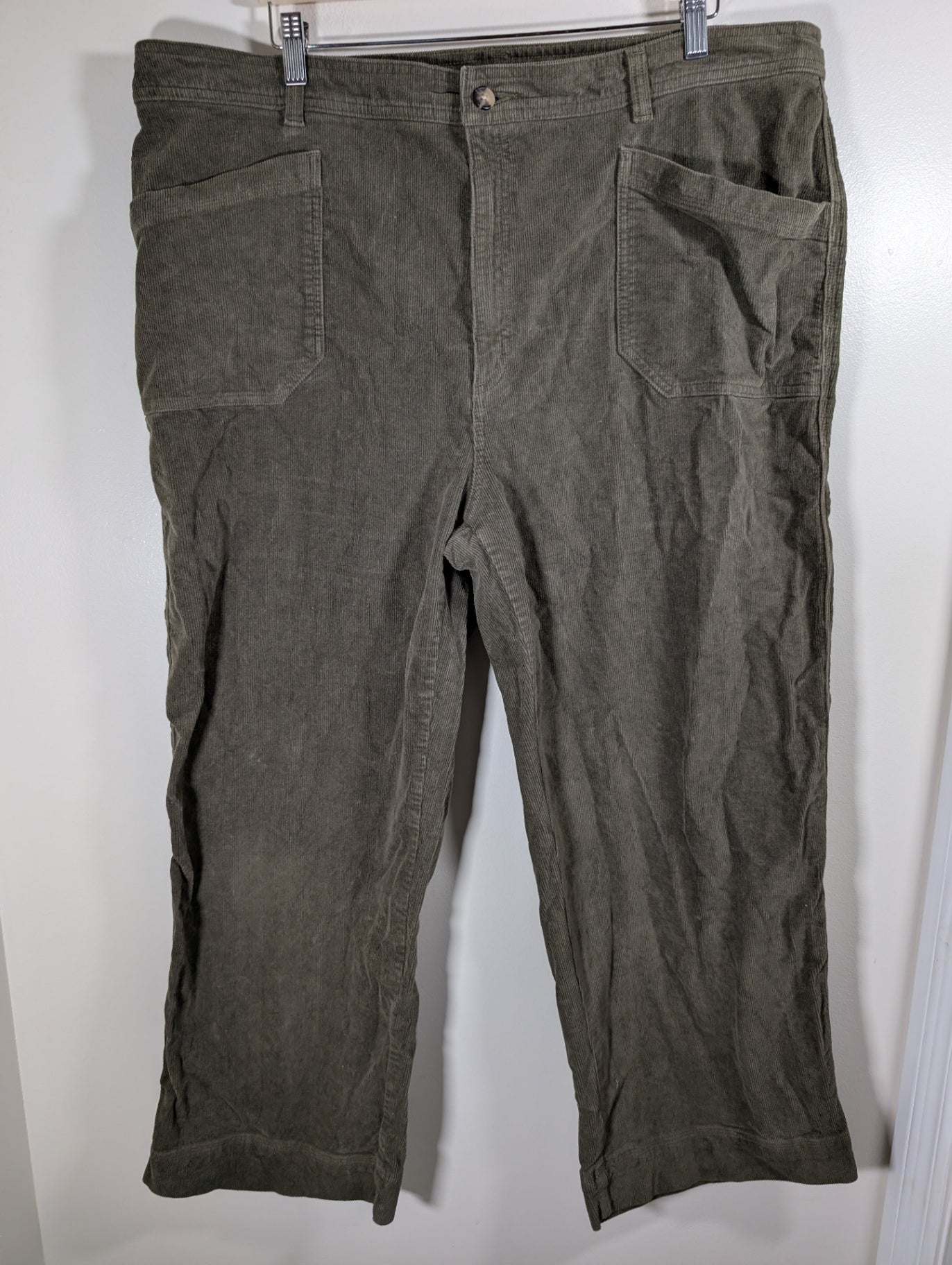 Patagonia green corduroy pants - SZ 22