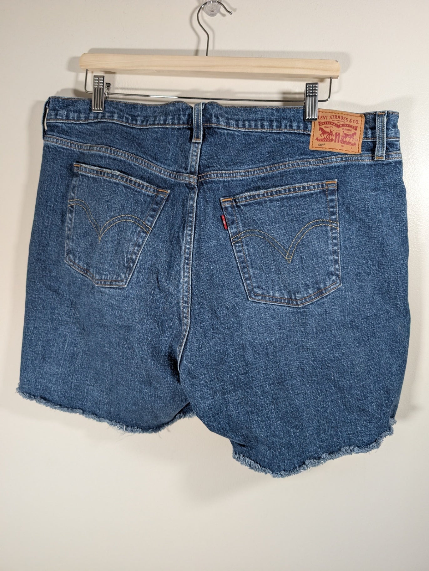Levi's distressed shorts - 16