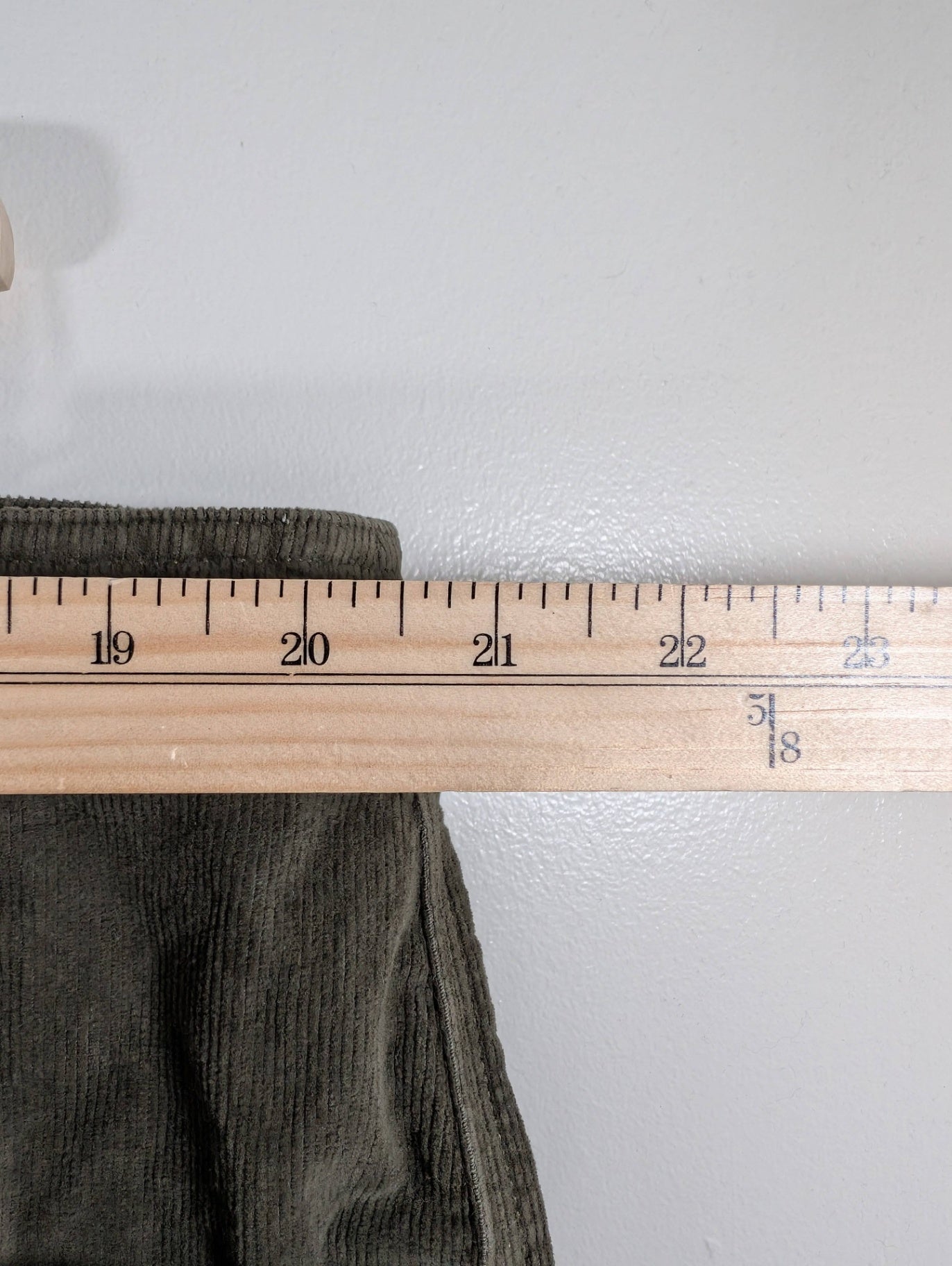 Patagonia green corduroy pants - SZ 22