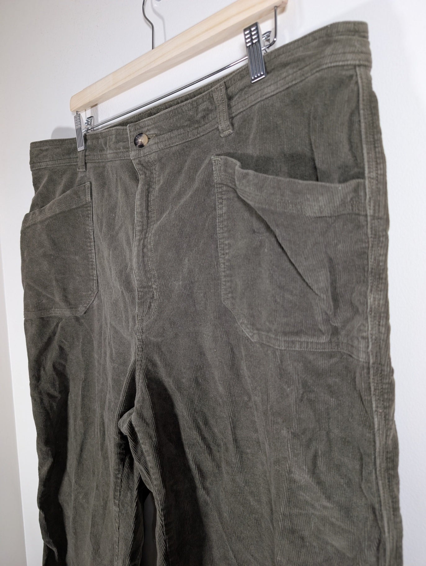 Patagonia green corduroy pants - SZ 22