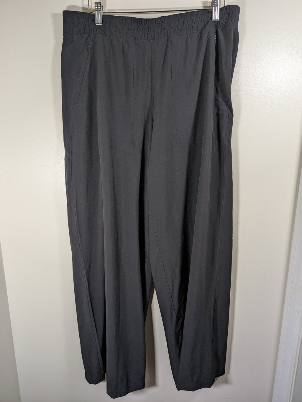 Lululemon black wide leg pant- 14