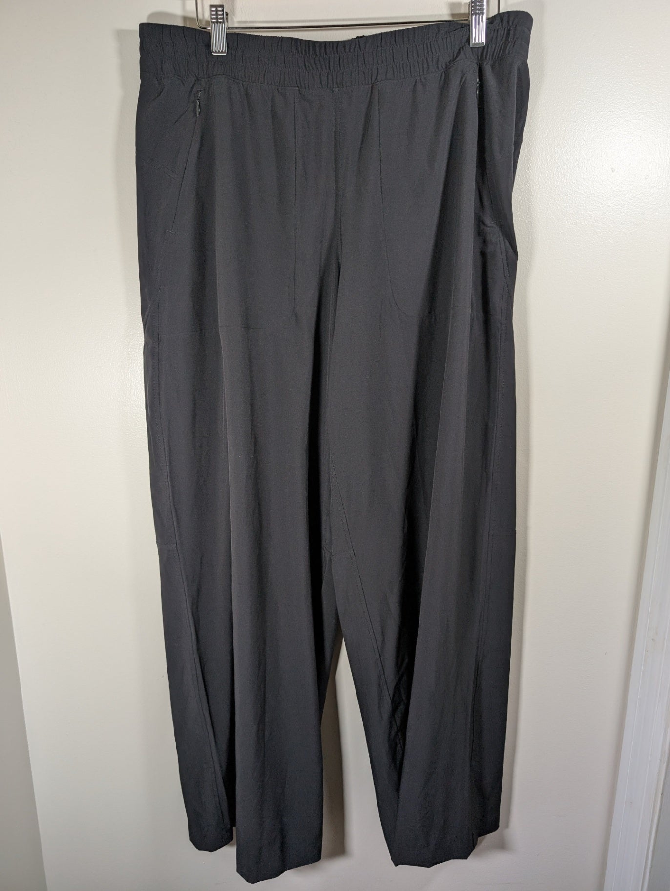 Lululemon black wide leg pant- 14