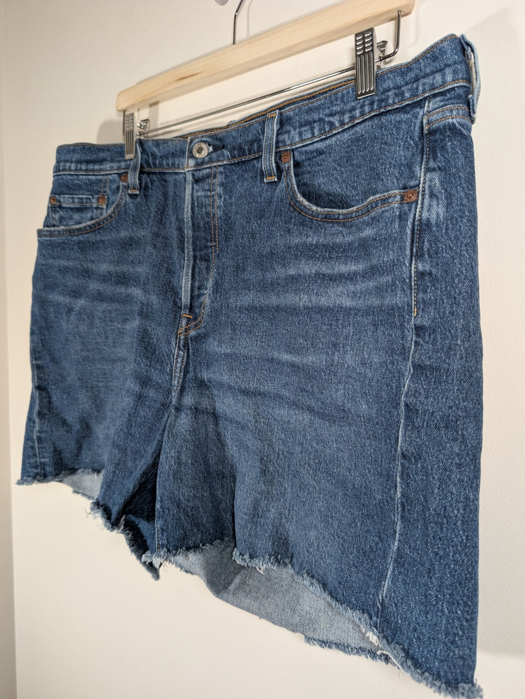 Levi's distressed shorts - 16